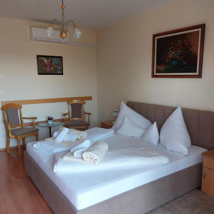 Erika Apartmanhazak Hévíz Exteriör bild