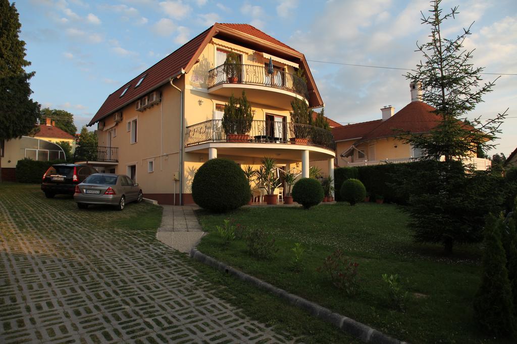 Erika Apartmanhazak Hévíz Rum bild