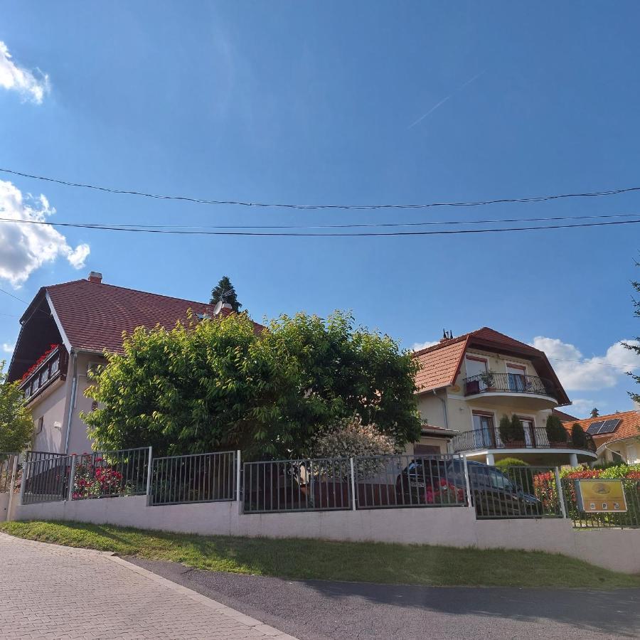 Erika Apartmanhazak Hévíz Exteriör bild