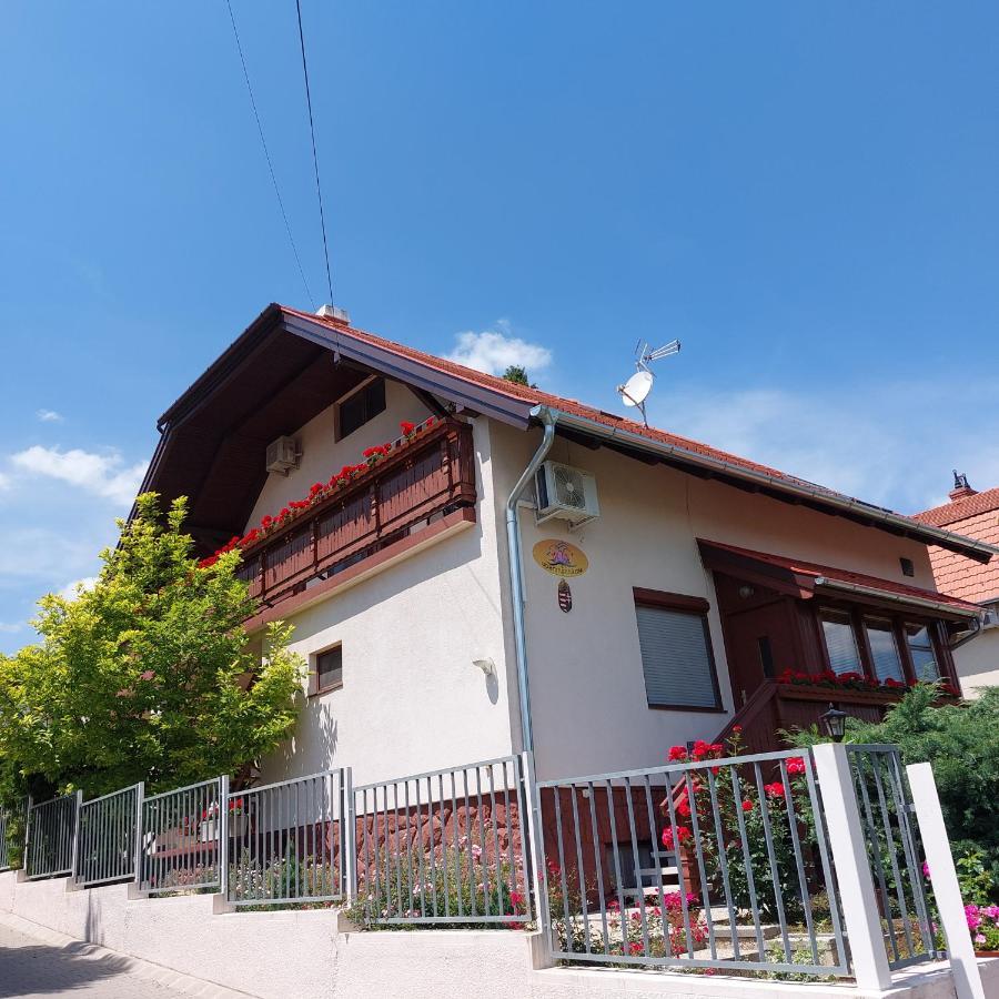 Erika Apartmanhazak Hévíz Exteriör bild