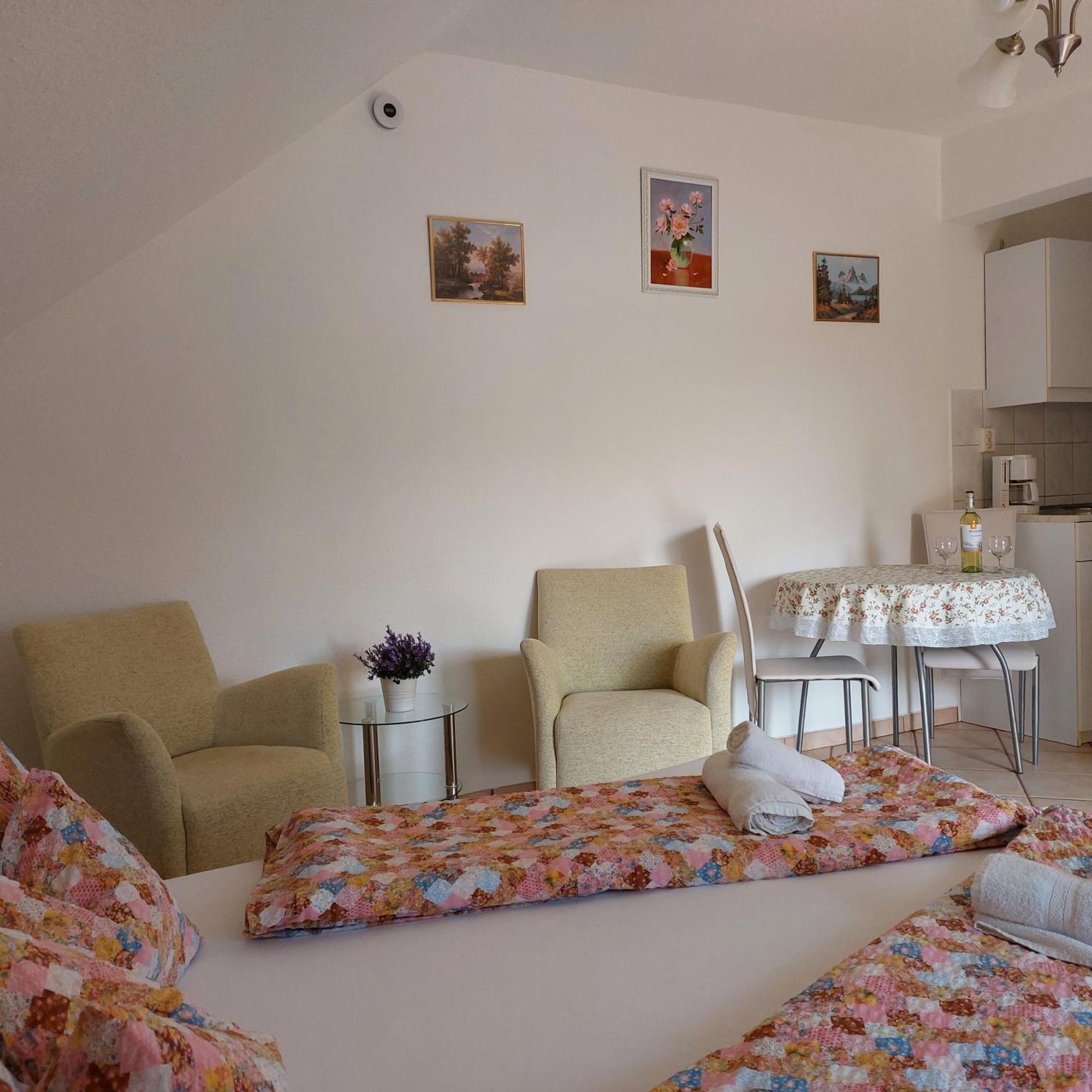 Erika Apartmanhazak Hévíz Rum bild