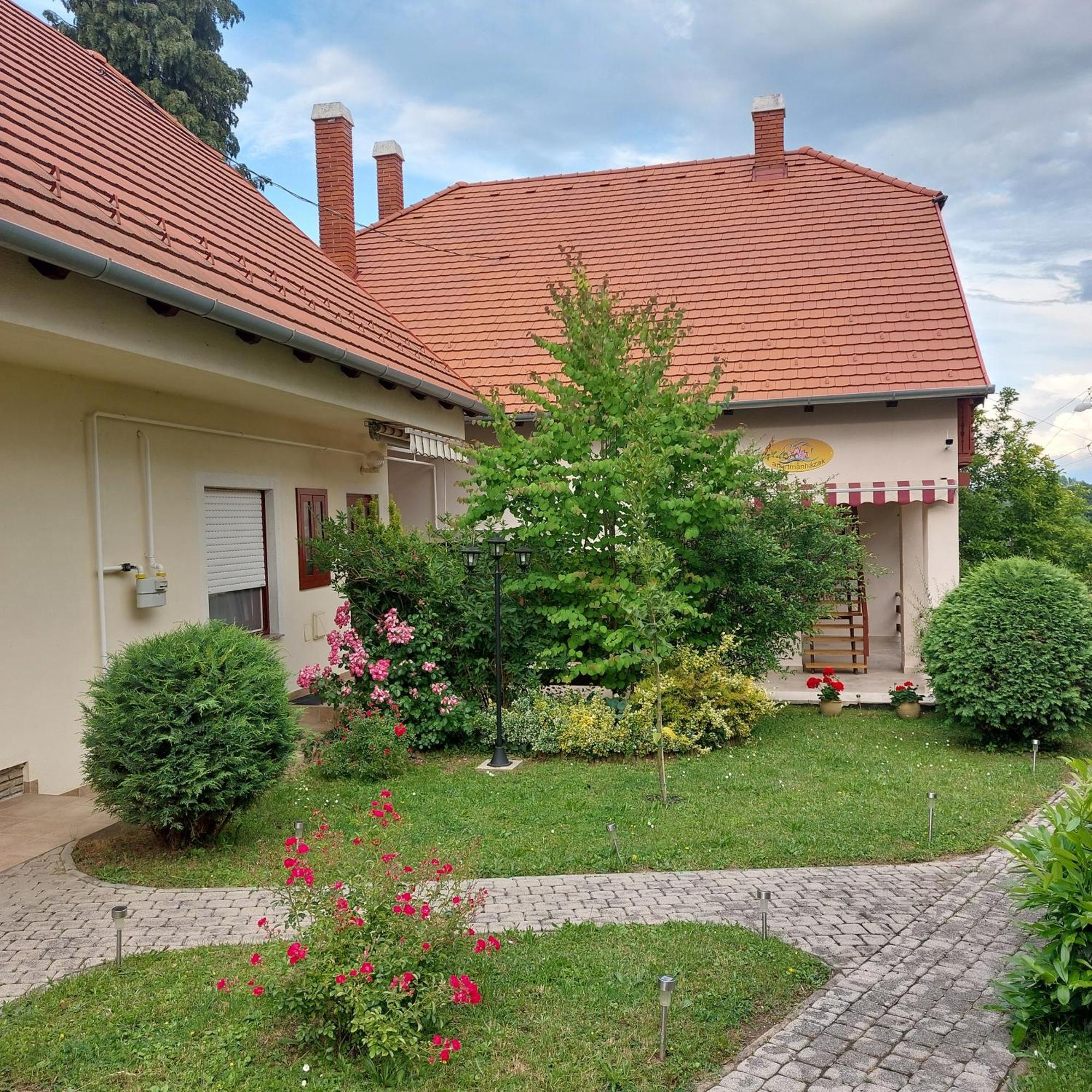 Erika Apartmanhazak Hévíz Exteriör bild