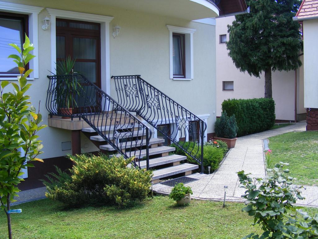Erika Apartmanhazak Hévíz Exteriör bild