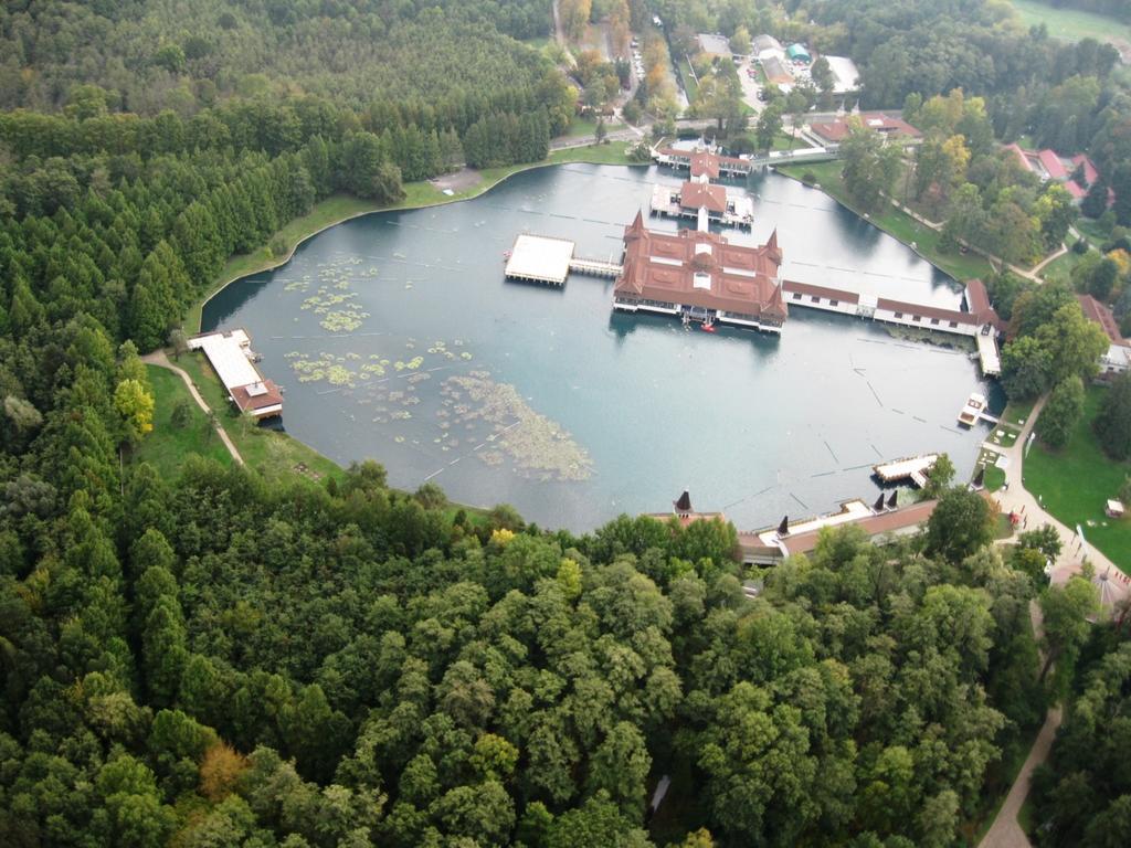 Erika Apartmanhazak Hévíz Exteriör bild